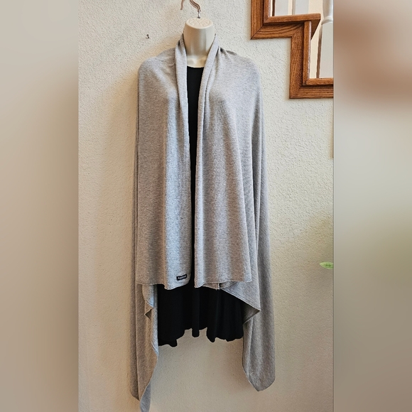 Bleusalt 2 Yard Wrap Lt. Gray - Picture 2 of 6